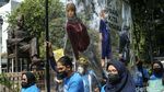 Aksi Teatrikal Peringati Setahun Menangnya Gugatan Polusi Udara