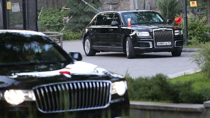 PARIS, FRANCE - DECEMBER 10: (RUSSIA OUT) Russian President Vladimir Putin's Aurus Senat limo is seen in front of  Elysee Palace in Paris, France, December,10,2019. Russian President Putin is taling part in the Normandy Format talks with Ukrainian President Volodimyr Zelensky, French President Emmanuel Macron and German Chancellor Angela Merkerl in Paris today. (Photo by Mikhail Svetlov/Getty Images)