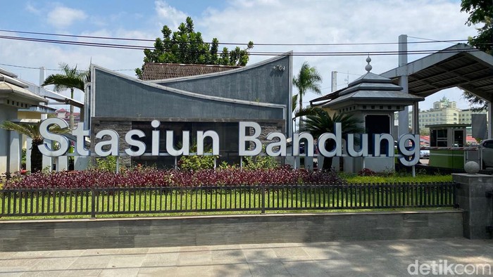 Stasiun Kereta Api Bandung.
