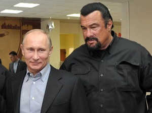 Kedekatan Putin dan Steven Seagal Bukan Kaleng-kaleng