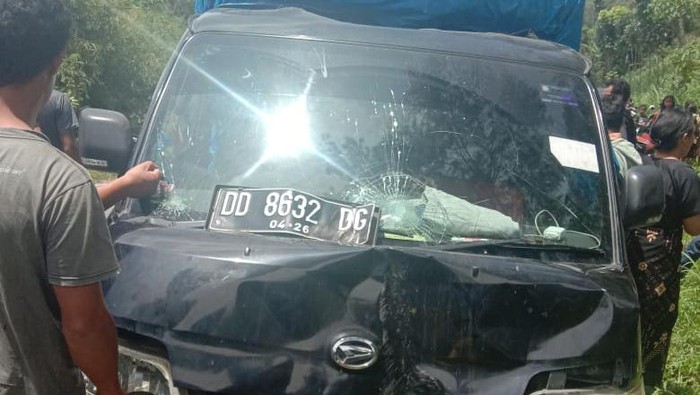 Sebuah mobil pick up menabrak 6 siswa Sekolah Dasar (SD) di Jalan Poros Enrekang-Toraja, Sulawesi Selatan (Sulsel).