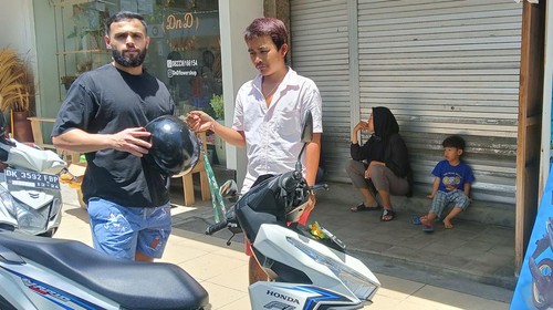 tempat penyewaan motor (rental bike) di Jalan Bakung Sari, Kuta, Badung