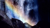 Kali ini ada Air Terjun Kumano yang terlihat memancarkan pelangi lewat tirai air yang berjatuhan.