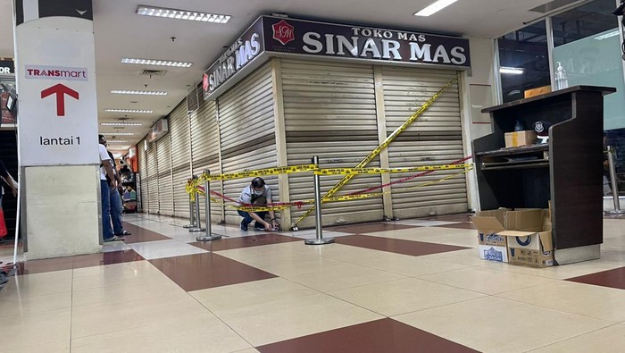 Toko emas di mal di Serpong dirampok pria bersenpi, Jumat (16/9/2022) siang.