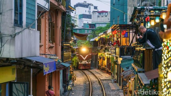 Train Street Hanoi