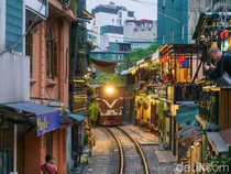 Ngopi di Tengah Deru Rel: Pesona Kafe Pinggir Kereta di Hanoi