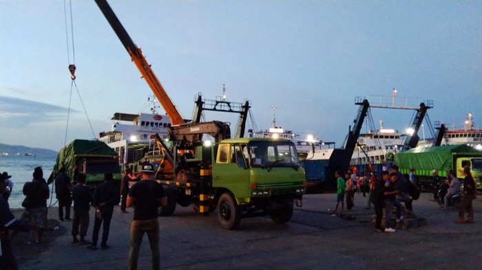 Truk nyemplung laut di Dermaga LCM Pelabuhan Gilimanuk, akhirnya bisa dievakuasi pada Jumat sore (16/9/2022).