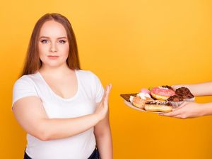 Parah! Wanita Ini Ejek Kue Buatan Ibu Pacarnya dan Sebut Kue Murahan