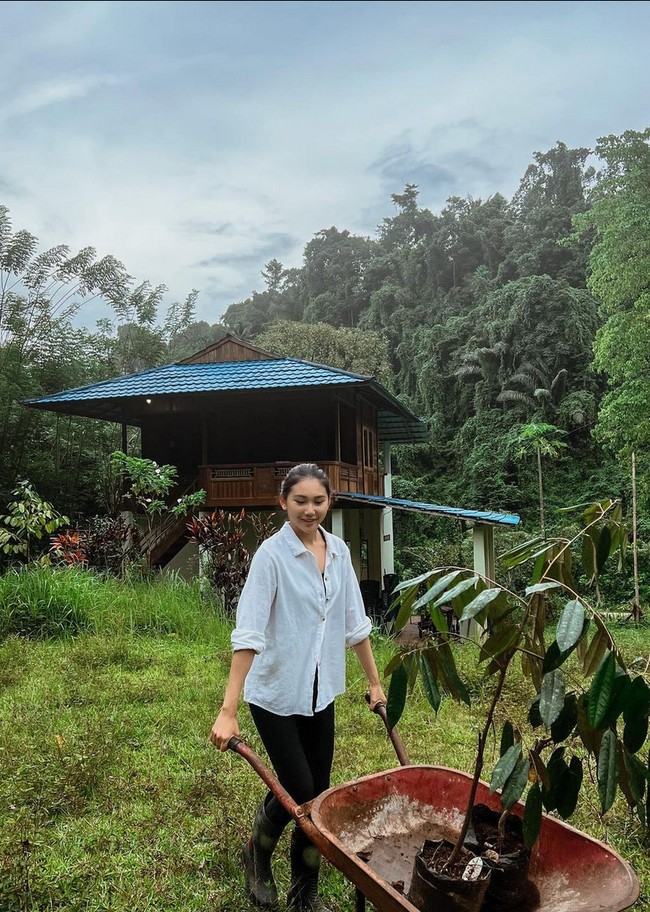 Audrey Vanessa juga hobi berkebun. Aktivitas berkebun kerap diperlihatkannya di Instagram. Foto: Instagram/@audreyyvanessa