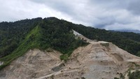 Proyek Bendungan Bulango Ulu (Gorontalo). Penerapan metode kerja dan teknologi Building Information Modelling (BIM), Bekisting spillway menggunakan Steel Formwork khusus dan penggunaan Hydroseding (sebagai penahan tanah) yang digunakan untuk turut mempercepat proses pembangunan sehingga hasil pembangunan dapat segera dimanfaatkan oleh masyarakat.Foto: Dok. Hutama Karya