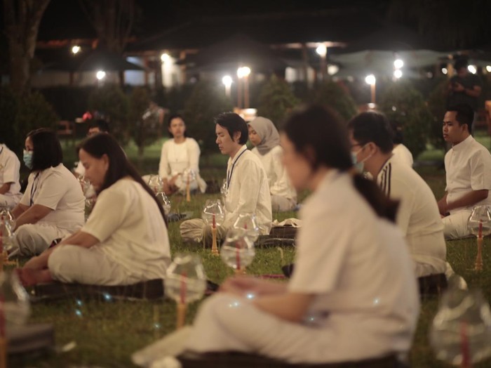 Full moon meditation di Manohara Kompleks Candi Borobudur, Sabtu (17/9/2022).