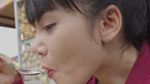 10 Aksi Dinar Candy Saat Hangout di Bar hingga Makan Bakso