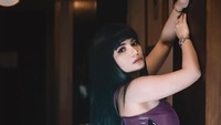 Terkenal sebagai DJ seksi, Dinar Candy sering diundang mengisi acara di bar. Dirinya baru saja diundang oleh sebuah bar di Tulungagung. Foto: Instagram/dinar_candy