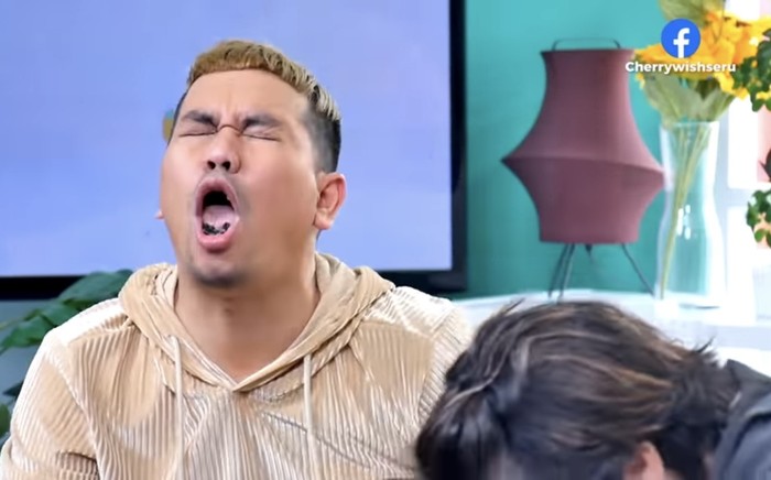 Indra Bekti cicip tahu busuk