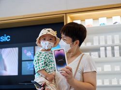 Awas Bikin Mupeng! Senyum Sumringah Apple Fanboy Sambut iPhone 14