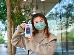 Awas Bikin Mupeng! Senyum Sumringah Apple Fanboy Sambut iPhone 14