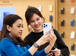 Awas Bikin Mupeng! Senyum Sumringah Apple Fanboy Sambut iPhone 14