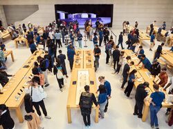 Awas Bikin Mupeng! Senyum Sumringah Apple Fanboy Sambut iPhone 14