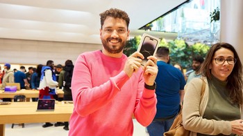 Pembaruan iPhone 14 Pro membuat konsumen banyak membeli. Foto: Apple