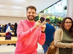 Awas Bikin Mupeng! Senyum Sumringah Apple Fanboy Sambut iPhone 14