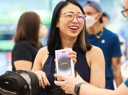 Awas Bikin Mupeng! Senyum Sumringah Apple Fanboy Sambut iPhone 14