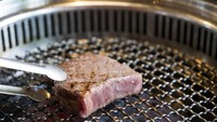 Menu yang ditawarkan cukup beragam, salah satunya BBQ grill khas Jepang yang menggunakan potongan daging wagyu terbaik. Foto: Pool/Site