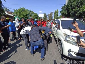 Motif Pria Tewas Bakar Diri Dalam Mobil di Kota Blitar karena Depresi