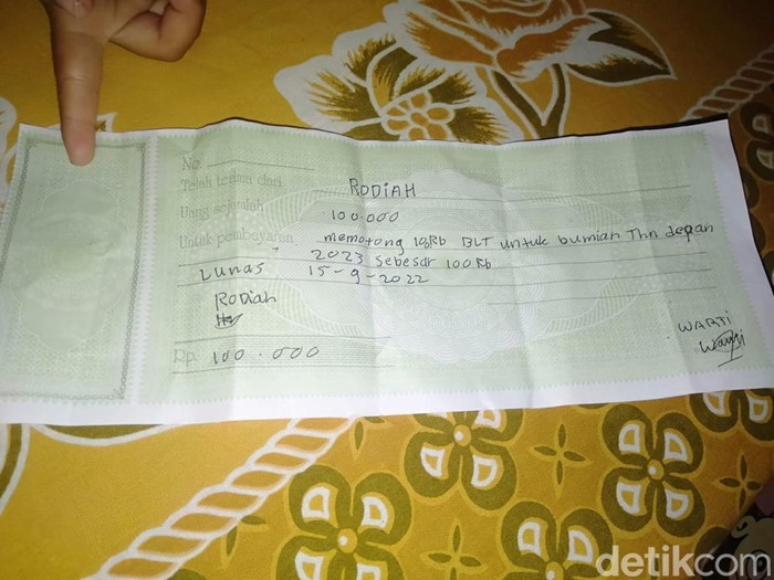 Kuitansi iuran sedekah bumi di Desa Cikakak, Brebes, Sabtu (17/9/2022).