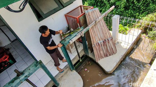 Laboratorium terpadu Pembangkit Listrik Tenaga Mikrohidro (PLTMH) di Dusun Kedungrong, Kalurahan Purwoharjo, Kapanewon Samigaluh, Kabupaten Kulon Progo, DIY, Kamis (15/9/2022).