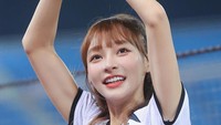 Lin Xiang dikenal sebagai salah seorang anggota Cheerleader Lotte Girls yang tampil dalam pertandingan bisbol di Taiwan, baru-baru ini.  Foto: @95_mizuki/ Instagram