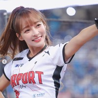 Sejumlah netizen mengaku risi dengan penampakan payudaranya yang dianggap tidak proporsional dengan tubuhnya yang mungil. Warganet yang nyinyir juga mengatakan bahwa dadanya tersebut bisa mengganggu aktivitasnya sebagai pemandu sorak. Foto: dok. Instagram @95_mizuki