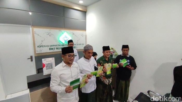 LPNU Kota Kediri saat meresmikan lembaga pendaan syariah BMT pertama di Kota Kediri
