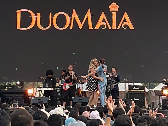 Maia Estianty dan Pinkan Mambo saat ditemui di Bandung.