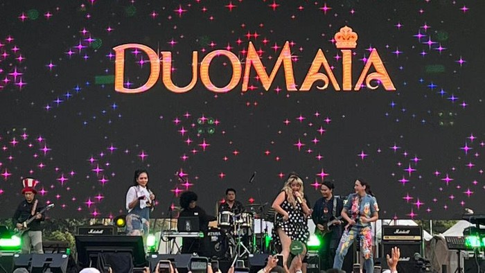 Maia Estianty Maia Estianty dan Pinkan Mambo saat ditemui di Bandung.