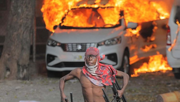 Melihat Lagi Mobil-mobil yang Dibakar Gegara Demo BBM di Haiti