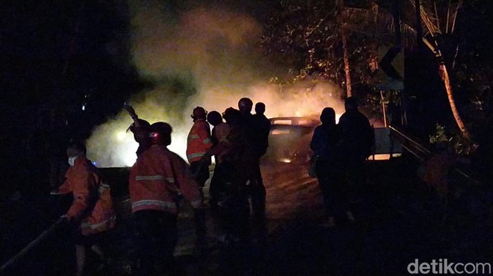Mobil terbakar di tanjakan Sedeng, Pacitan