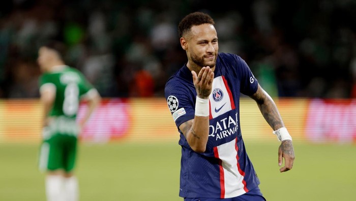 HAIFA, ISRAEL - SEPTEMBER 14: Neymar Jr of Paris Saint Germain celebrates 1-3  during the UEFA Champions League  match between Maccabi Haifa v Paris Saint Germain at the Sammy Oferstadium on September 14, 2022 in Haifa Israel (Photo by Nir Keidar/Soccrates/Getty Images)