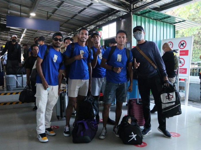 Para pemain PSIM Yogyakarta saat berangkat ke Bekasi, Sabtu (17/9/2022), untuk bertanding melawan FC Bekasi City