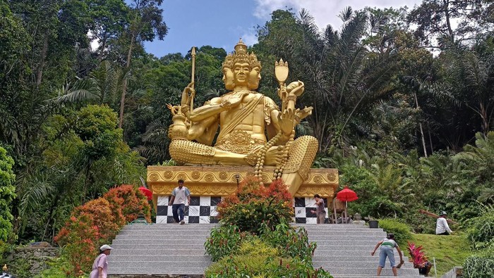 Patung Brahma setinggi 13,5 meter di Desa Duda Timur, Kecamatan Selat, Kabupaten Karangasem, Bali, Sabtu (17/9/2022).