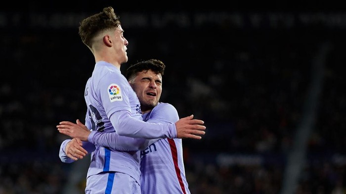 Pedri (R) of FC Barcelona celebrates after scoring his sides second goal with his teammate Gavi during the La Liga Santander match between Levante UD and FC Barcelona at Ciutat de Valencia stadium, April 10, 2022, Valencia, Spain. (Photo by David Aliaga/NurPhoto via Getty Images)