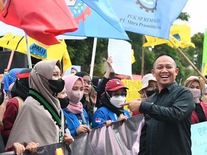 Temui Massa Aksi Tolak BBM Naik, Ini yang Dilakukan Bupati Kebumen