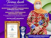 Khofifah Jadi Satu Satunya Gubernur Terima Penghargaan Dari Ikatan Guru