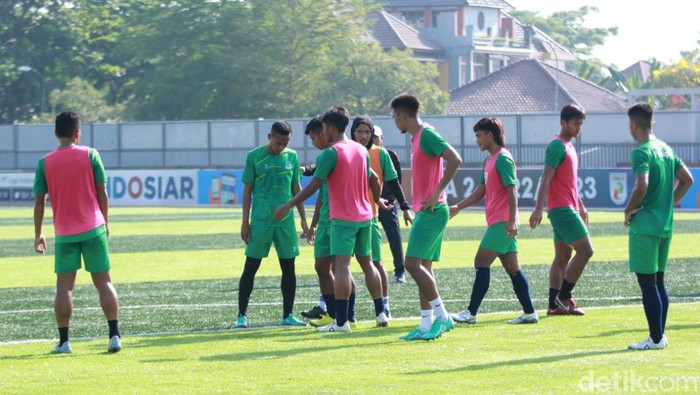 Persipa Pati saat berlatih di Stadion Joyo Kusumo, Pati, Sabtu (17/9/2022).