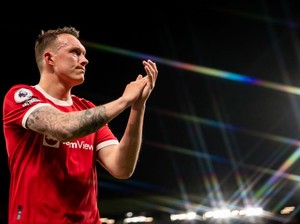 Pergilah, Phil Jones