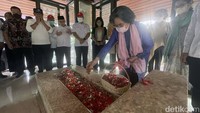Prosesi itu dilakukan sebagai tanda menghargai jasa seorang Mohammad Hatta yang merupakan Ketua PMI Pertama dan sebagai founding fathers kepalangmerahan di Indonesaia ini.
