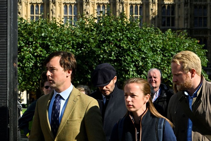 Potret David Beckham Menangis di Depan Peti Ratu Elizabeth II LONDON, UNITED KINGDOM - SEPTEMBER 16 : Former English football player David Beckham visits Queen Elizabeth II's coffin brought to Westminster Hall, in London, United Kingdom on September 16, 2022. (Photo by Dursun Aydemir/Anadolu Agency via Getty Images)