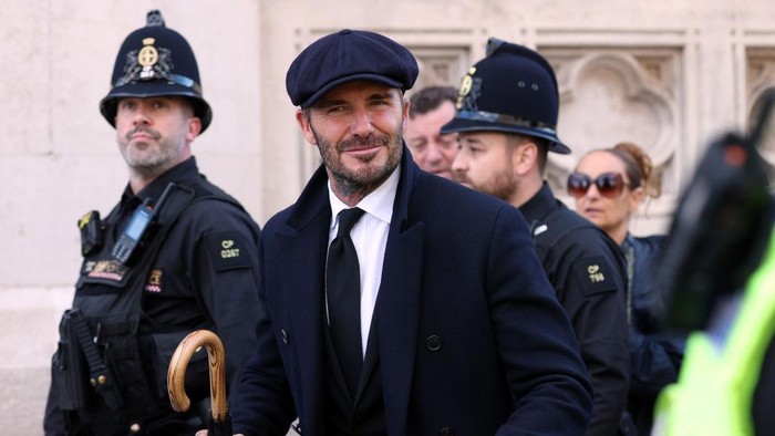 LONDON, UNITED KINGDOM - SEPTEMBER 16 : Former English football player David Beckham visits Queen Elizabeth IIs coffin brought to Westminster Hall, in London, United Kingdom on September 16, 2022. (Photo by Dursun Aydemir/Anadolu Agency via Getty Images)