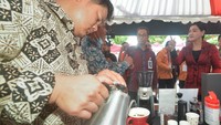 OJK berkomitmen terus mendorong pengembangan UMKM dan menjadikan UMKM sebagai sumber pertumbuhan ekonomi baru di daerah yang diharapkan bisa meningkatkan kesejahteraan masyarakat dan menunjang pemulihan ekonomi nasional.