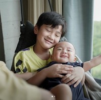 Dua anak Raffi Ahmad dan Nagita Slavina itu dinilai semakin mirip hingga disebut-sebut seperti saudara kembar. Foto: dok. Instagram @raffinagita1717