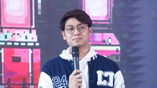 Hot Papa! Potret Rizky Billar yang Makin Cuan dan Ganteng